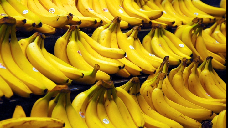 Mănâncă 50 de banane pe zi, de câteva luni. Cum s-a transformat corpul ei? Uluitor