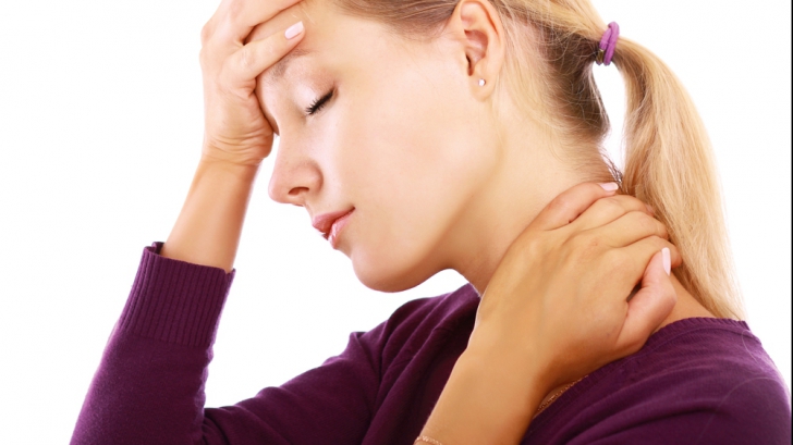 8 semne că o durere de cap este, de fapt, provocată de o boală serioasă
