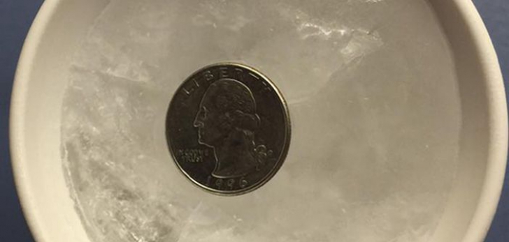 De ce trebuie să pui întotdeauna o monedă în congelator înainte de a pleca de acasă