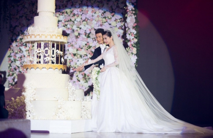 "Kim Kardashian a Chinei" s-a căsătorit. Nunta luxoasă a costat 30 milioane de euro - FOTO