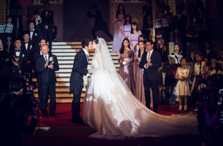"Kim Kardashian a Chinei" s-a căsătorit. Nunta luxoasă a costat 30 milioane de euro - FOTO