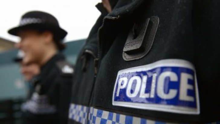 Intervenţie în forţă a poliţie în Londra: un bărbat înarmat s-a baricadat într-o locuinţă