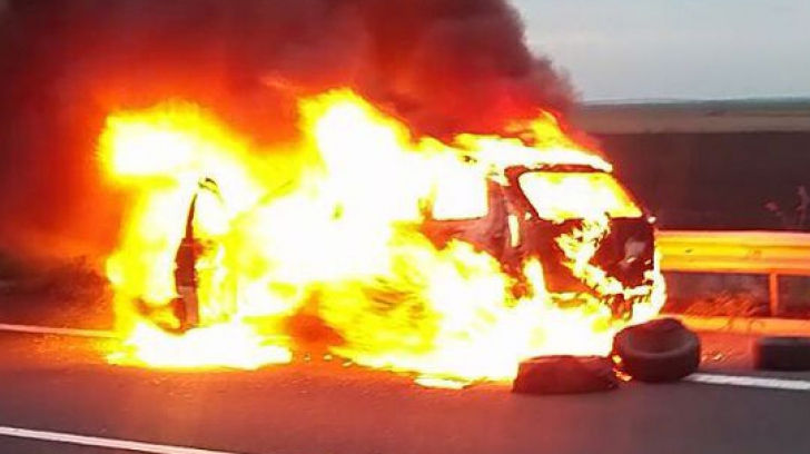 Mașină în flăcări pe Autostrada Soarelui! A ars ca o torță. Ce s-a întâmplat cu şoferul