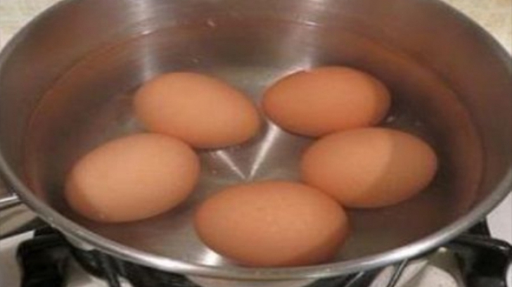 Cum îți dai seama că un ou este proaspăt. Toată lumea ar trebui să ştie acest truc
