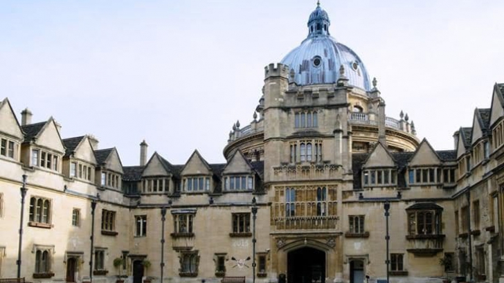 Universitatea Oxford, decizie fără precedent: Vrea să se mute în Franța 