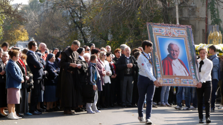 Procesiune cu relicva Sfântului Papă Ioan Paul al II-lea, duminică în Bucureşti
