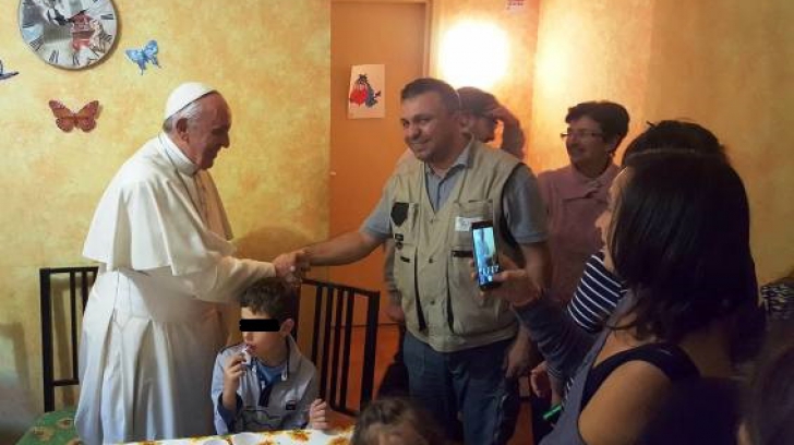 Un român a fost felicitat personal de Papa Francisc 