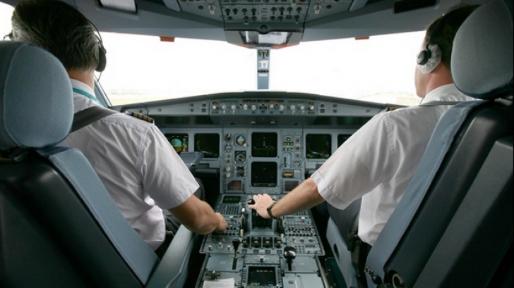 Plângere inedită împotriva unei companii aeriene! Un pilot susține că aerul din avion e toxic