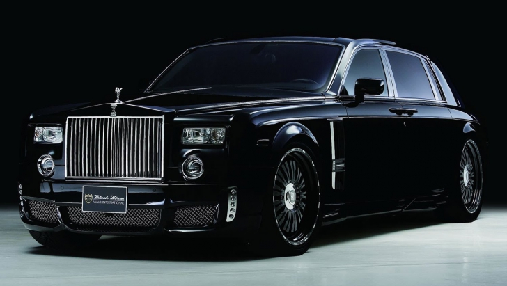 A plătit 8 milioane € pentru un număr de înmatriculare preferenţial la Rolls Royce. Ce scrie