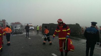 Accident grav cu un microbuz pe DN2: 3 morţi şi 14 răniţi