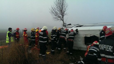 Accident grav cu un microbuz pe DN2: 3 morţi şi 14 răniţi