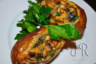 Reţetă simplă şi delicioasă! Cartofi umpluți cu ciuperci