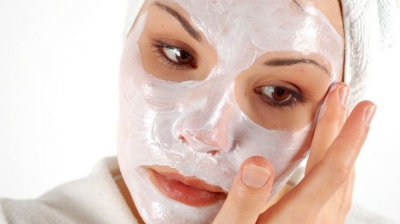 Masca simplă care înlocuieşte botoxul. Se face cu ce ai deja în casă!