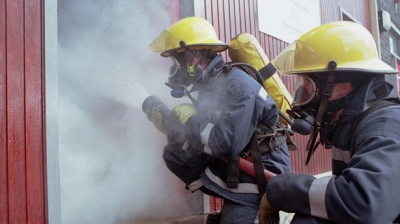 Incendiu la o magazie de cereale. Intervenția pompierilor, îngreunată de vântul puternic