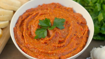 Aşa faci cea mai bună ZACUSCĂ de vinete şi gogoşari. Ingredientul care face diferenţa