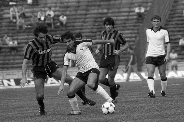 Cum arăta legitimaţia de fotbalist din 1983 a lui Gică Hagi 