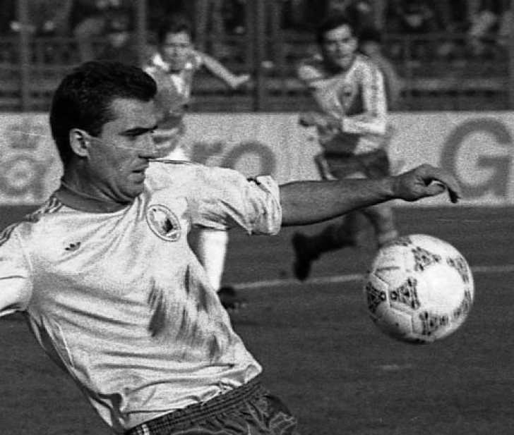 Cum arăta legitimaţia de fotbalist din 1983 a lui Gică Hagi 