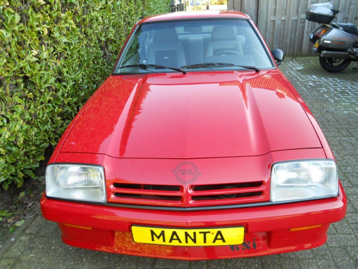 Incredibil! Cum arată Opelul Manta, fabricat în anii '70, nemişcat de 27 de ani. Costă 60.000 €