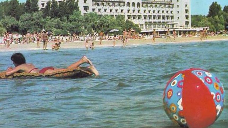 Uite cum se distrau românii la mare pe vremea lui Ceaușescu!