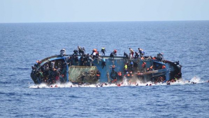 Dezastru în largul Libiei. Șapte morți şi 100 de dispăruţi după scufundarea unei bărci cu migranți 