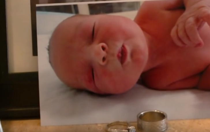 După nașterea fiului ei mama a pus ULTIMA ÎNTREBARE și a închis ochii pentru TOTDEAUNA
