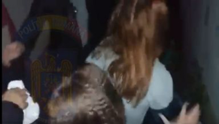 O fată din București, bătută cu sălbăticie de alte trei tinere, din cauza unui băiat