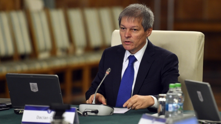 Cioloş, primit cu huiduieli în Iaşi: "Nu se pot rezolva într-un an problemele de zeci de ani!"