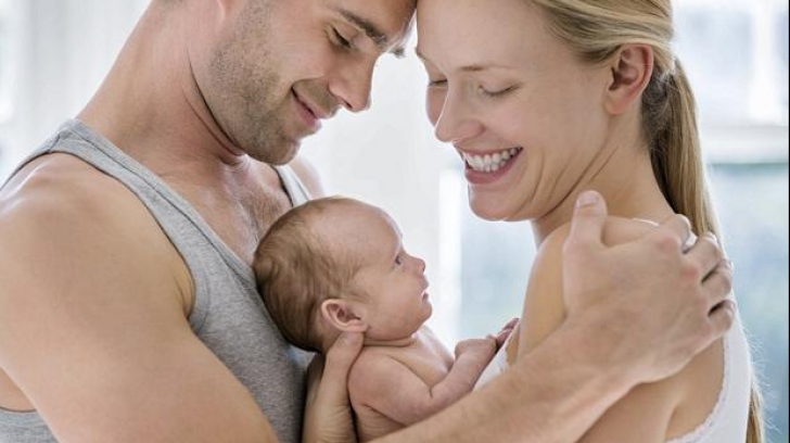 Cum să nu-i dai soţului tău sentimentul că a ajuns pe locul doi după naşterea copilului