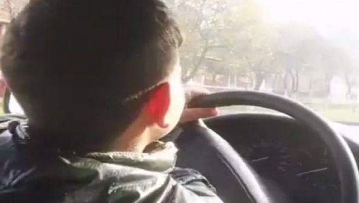 Imagini scandaloase: copil la volan, pe drumurile din România