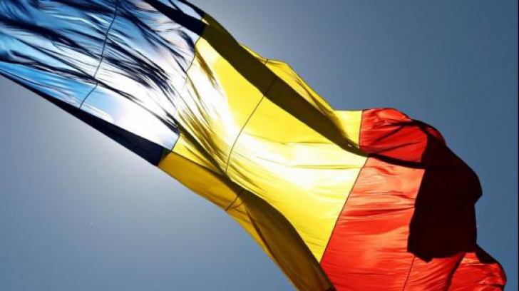 Comenzi uriașe de steaguri, înainte de Ziua Națională a României