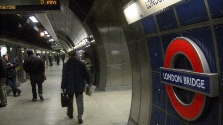 Panică în Londra! O staţie de metrou din centrul oraşului, închisă. Mii de călători au fost evacuaţi