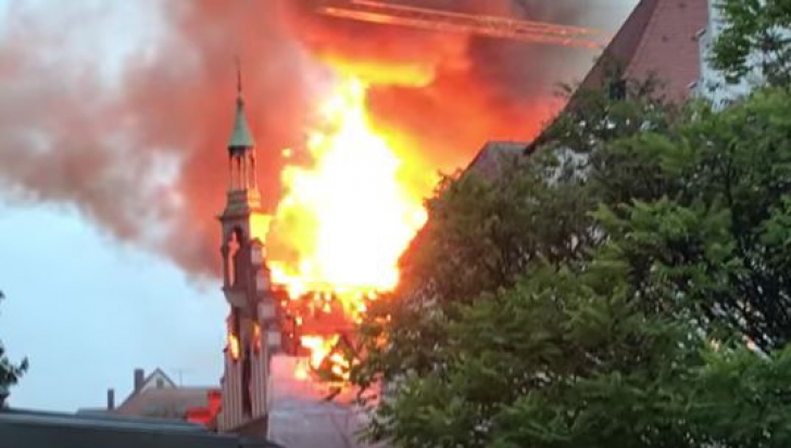 Primăria unui orăşel din Germania, cuprinsă de flăcări în timpul unei şedinţe 