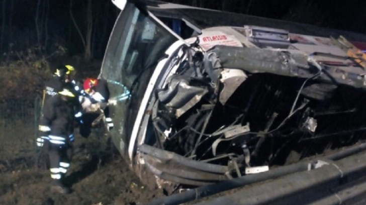 Autocar românesc răsturnat în Italia: opt persoane au fost rănite