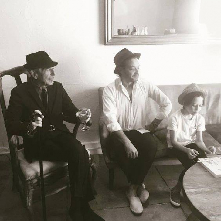 Leonard Cohen, fotografie rară cu fiul şi nepotul său. Şi poate cel mai frumos citat al său 