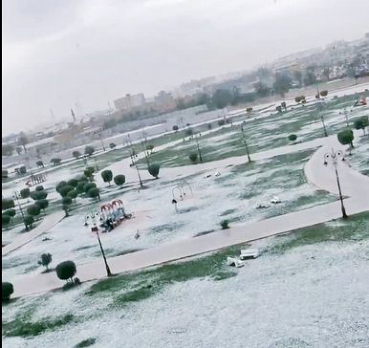 Ninsoare în deşert! Nisipul din Arabia Saudită, acoperit de zăpadă 
