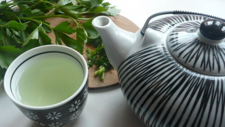 Dieta cu ceai de pătrunjel: A slăbit 5 kilograme în 3 zile 