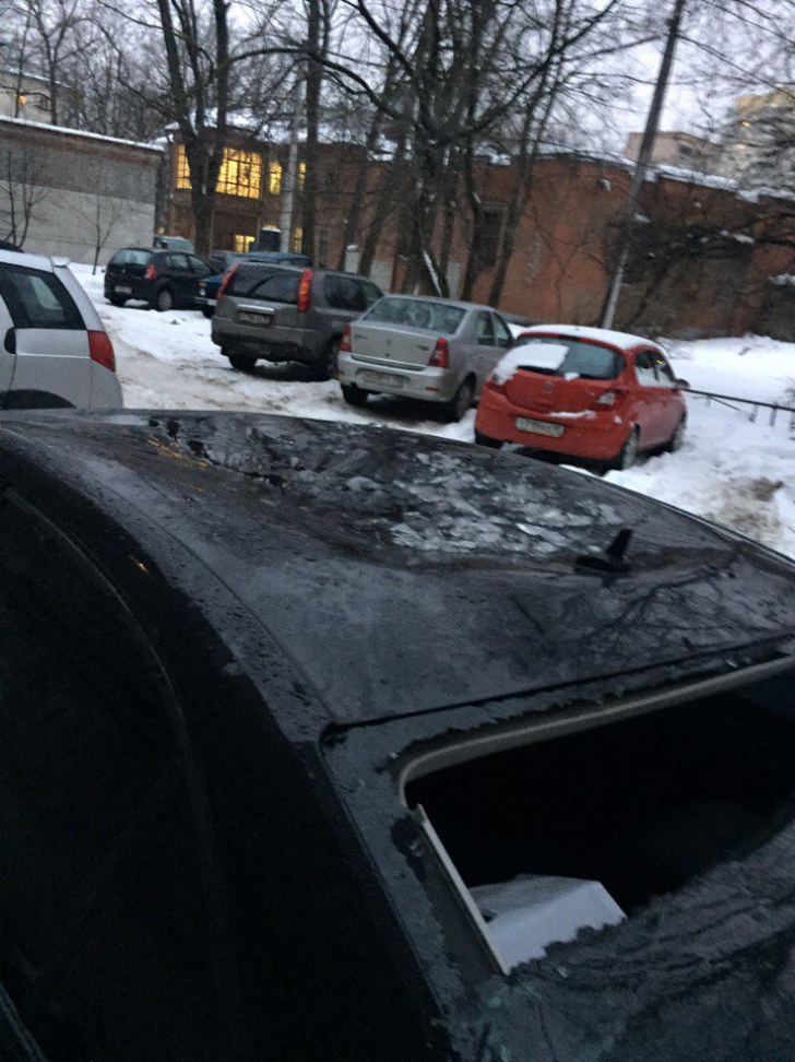 Polul frigului - cum şi-au găsit dimineaţa maşinile în parcare şoferii dintr-un oraş din Rusia
