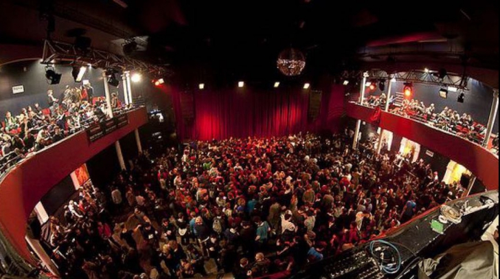 Sala Bataclan de concerte din Paris se redeschide. Ce artist celebru va urca pe scenă?