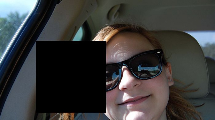 Fata ei şi-a făcut un selfie în maşină. Peste un timp s-a uitat mai atentă la poză şi a îngheţat