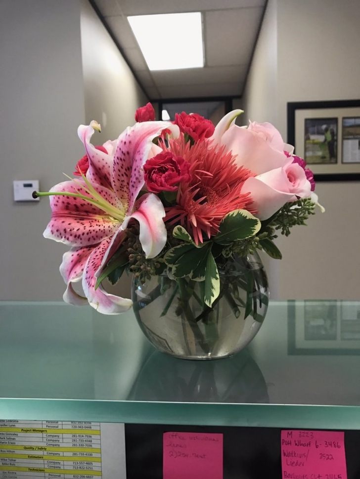 Fotografia cu un buchet de flori trimis de un bărbat soţiei sale. Face tot internetul să plângă!