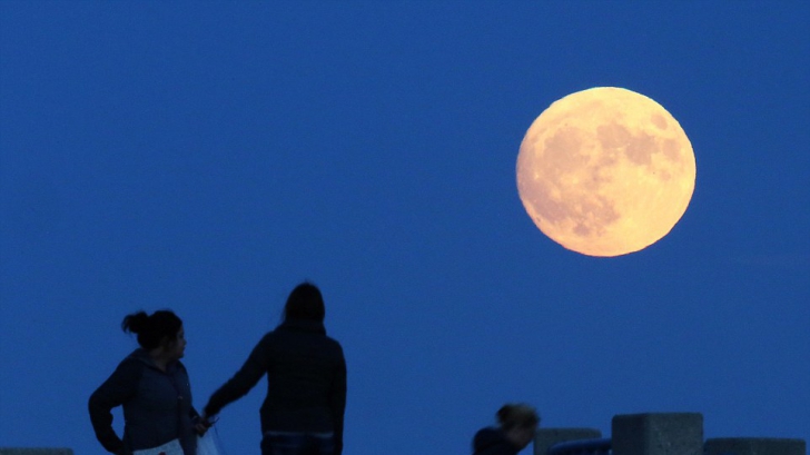 Superluna, fenomenul secolului. Primele imagini surprinse. Live video 