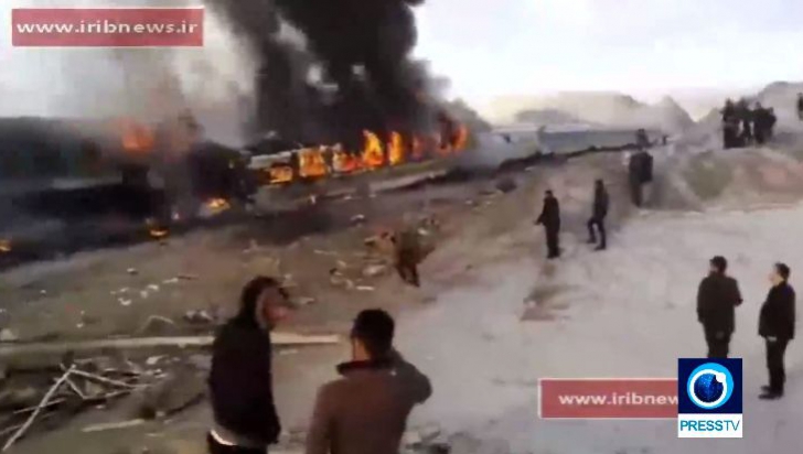Două trenuri de pasageri s-au ciocnit în Iran: cel puțin 8 morți, vagoane în flăcări