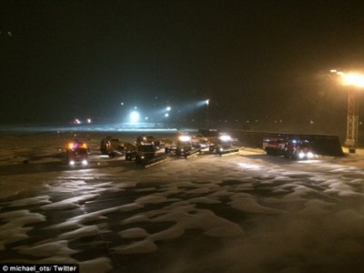 Aterizare de urgenţă a unui avion de pasageri, în Rusia. La bord ar fi pornit un incendiu