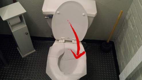 Pui hârtie igienică pe colac când mergi la o toaletă publică? De ce e greșit și nesănătos - Realitatea