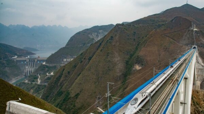 China a construit cel mai înalt pod din lume. Imagini spectaculoase!