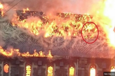 Fotografiile terifiante care au &icirc;ncins internetul. Ce au văzut &icirc;n flăcările care au cuprins biserica