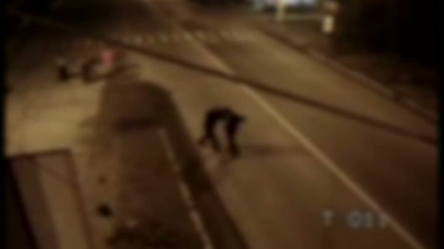Trei interlopi au omorât în bătaie un bărbat! Camerele de supraveghere au surprins totul 