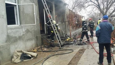 Erou de Crăciun. Un copil de 9 ani şi-a salvat fraţii mai mici din casa cuprinsă de foc, în Timiş