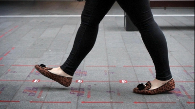 Liverpool, primul oraș care a inaugurat un trotuar doar pentru pietonii care merg repede