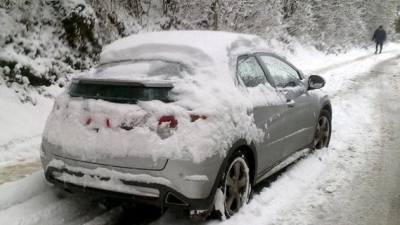 Mit sau realitate: Trebuie să încălzeşti motorul maşinii iarna înainte să pleci la drum?